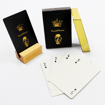 kupować CMYK 100g Niestandardowe czarne papierowe karty pokerowe z złotym krawędziem i papierowym pudełkiem do pieczętowania folii online manufacture