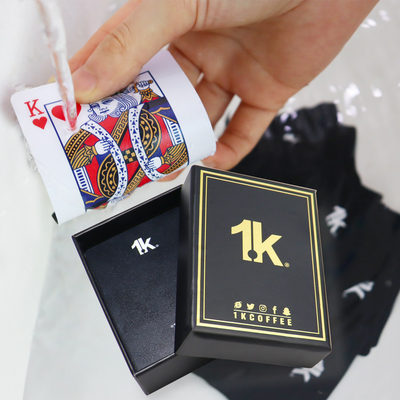 Zindywidualizowane karty do gry z PVC Gładkie pokerowe karty pokryte złotem Cool Czarne Kreatywne Trwałe