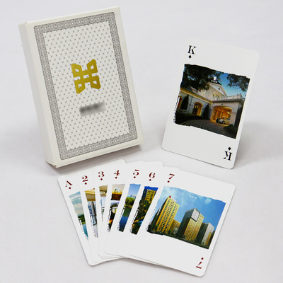 Ekologiczny czarny papier reklamowy gra w karty pokerowe Produkcja z pudełkiem w szufladzie i złotą folią